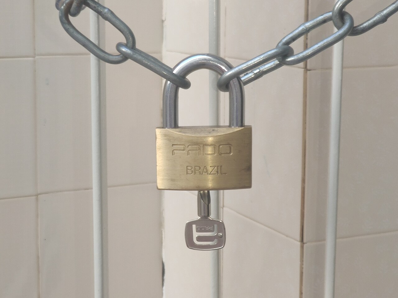 Padlock with chain